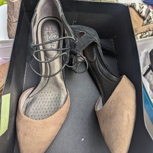 NEW never worn Women's Suede like Heels
